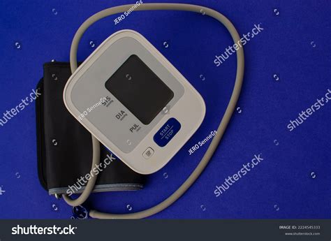 Digital Pressure Gauge Blood Pressure Heart Stock Photo 2224545333 ...