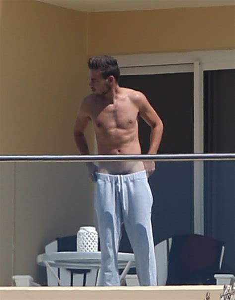 Liam Payne Exposes Beautiful Ass Naked Male Celebrities