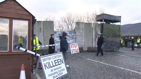 Irish border 'checkpoints' put up in Brexit protest | UTV | ITV News