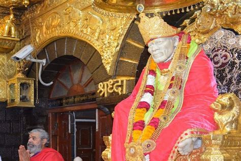 Shirdi Sai Baba Temple अब भी शिरडी में जलती है साईं की धूनी देश के