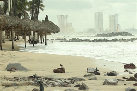 Permanecen Cerradas Las Playas De Mazatl N Por Alto Oleaje Por Norma