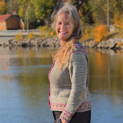 Ravelry Favoritt Jakke Favorite Cardigan Pattern By Hilde Helgedatter