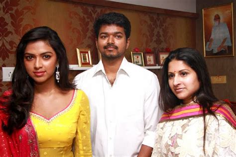 ILAIYA THALAPATHY VIJAY,cine actress stills: Actor Vijay family stills