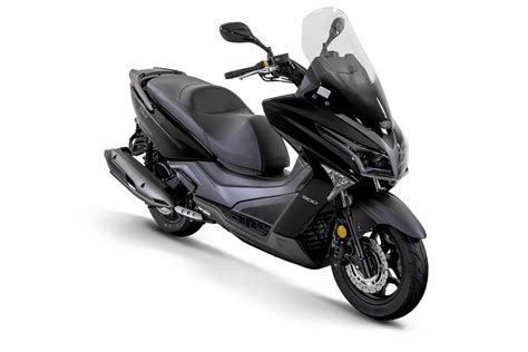 Présentation de la maxi scooter Kymco X Town 300