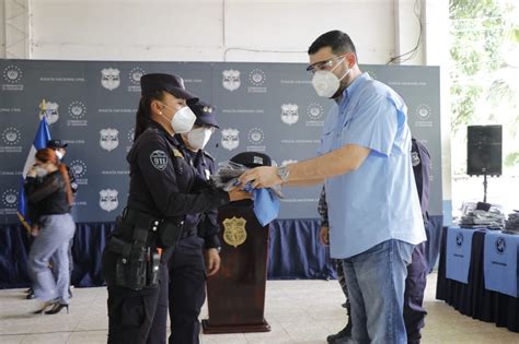 Ministro Rogelio Rivas Entrega Dotación De Uniformes Y Calzado Nuevo Para Agentes Policiales De