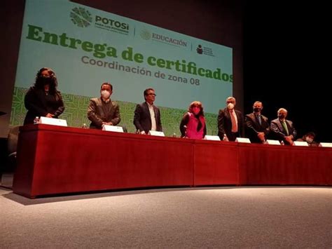 Se Entregan Certificados De Primaria A Adultos Que Concluyeron Sus