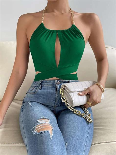 SHEIN BAE Topo De Cabresto De Cropped Detalhe Da Corrente Cortar Fora