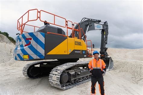 Ashcourt Groups First Volvo Ec550e Crawler Excavator Machinery