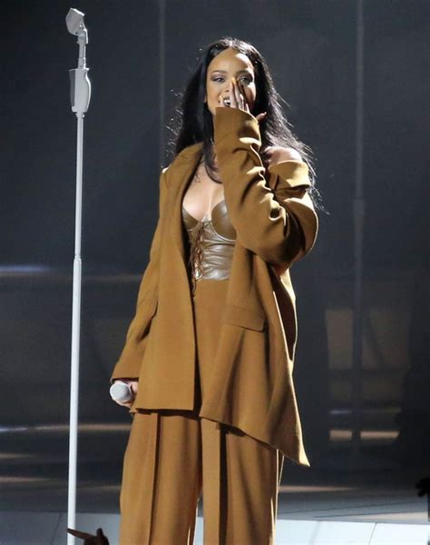 RIHANNA Performs at a Concert in Vancouver 04/23/2016 – HawtCelebs