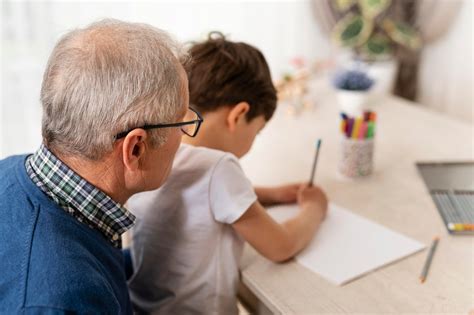 Oggi è la festa dei nonni angeli custodi delle famiglie Luce 13