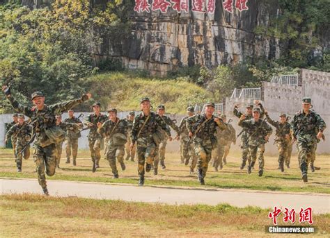 广西武警新兵训练磨砺血性虎气