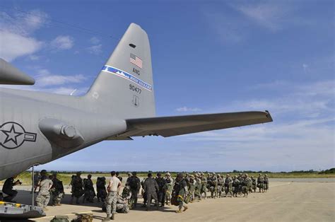 Paratroopers from the U.S. Army's 82nd Airborne Division - PICRYL ...