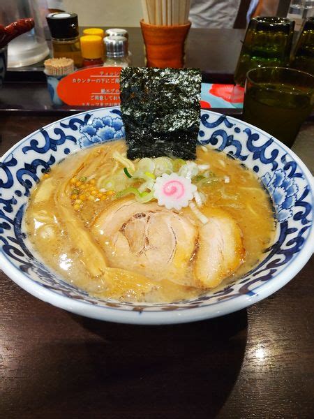 『濃厚らー麺』東京駅 斑鳩のレビュー ラーメンデータベース