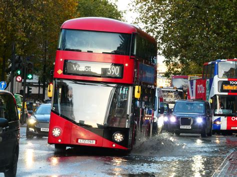 Metroline LT753 LTZ 1753 On Route 390 Driving Through A Fl Flickr