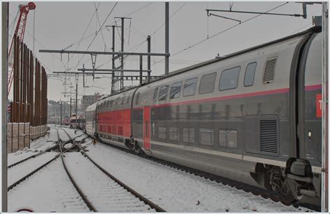 Der Tgv Lyria Nach Paris Verl Sst Lausanne Im Hintergrund Ist Zudem