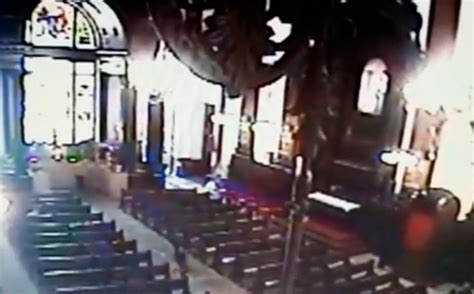 Jornal Correio V Deo Mostra A O De Atirador Que Matou Em Igreja Em