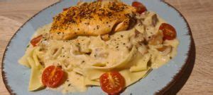 Pasta Saus Jamur Chanterelle With Salmon