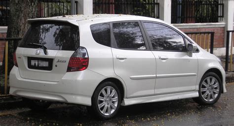 File:Honda Jazz (first generation, first facelift) (rear), Kuala Lumpur ...