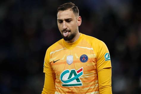 Psg Nuovo Portiere Donnarumma Torna In Italia