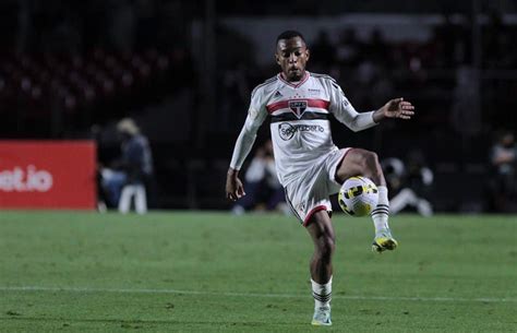 De Olho No Fluminense Lateral Do São Paulo Não Joga Toalha Por Vaga Na