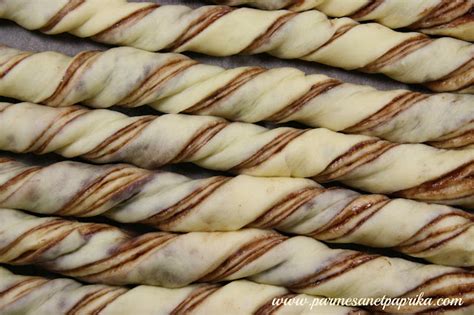 Parmesan Et Paprika Brioche Toute En Spirales Au Chocolat