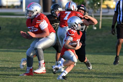 Pop Warner Football editorial photo. Image of helmet - 132960226