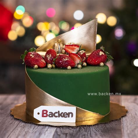 Elegante Pastel Navideño con Frutas Backen