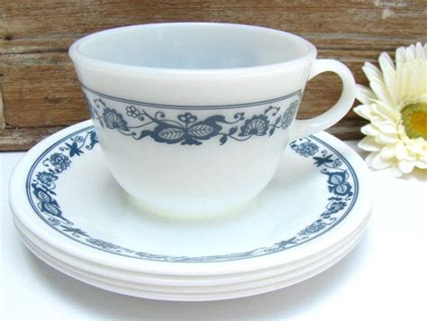 Corelle Old Town Blue Onion Cups Saucers Pyrex Compatibles Mugs