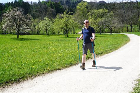 Kleidung Beim Wandern Im Sommer 11 Tolle Tipps Und Empfehlungen