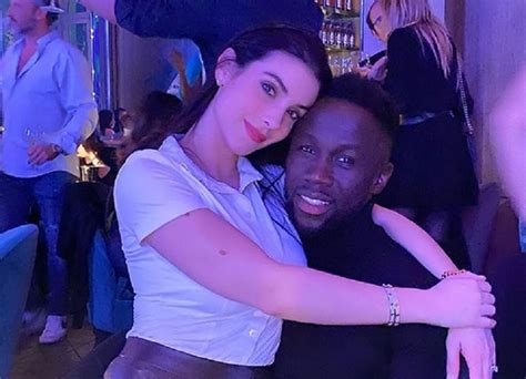 Lika Liku Kisah Asmara Bacary Sagna Dengan Si Seksi Ludivine Kadri Okezone Bola