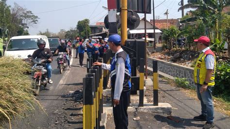 Proyek Pelebaran JPL KAI Di Lumajang Mulai Dikerjakan Masyarakat