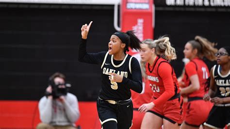 Sharpshooting Third Quarter Lifts Oakland Over Rmu Oakland University