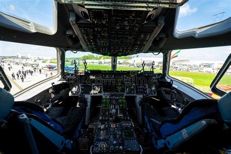 C-17 Globemaster III Cockpit Wide Angle Editorial Stock Photo - Image of technology, aircraft ...