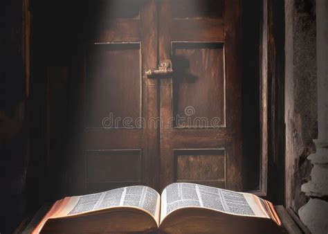 Light Shining Open Bible Stock Illustrations 364 Light Shining Open