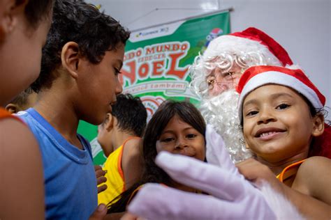 Crianças Recebem Presentes De Campanha Papai Noel Dos Correios Farol