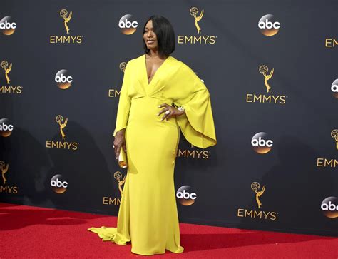 “american Horror Story” Actress Angela Bassett Looked Cool And Chic In A Bright Yellow Gown