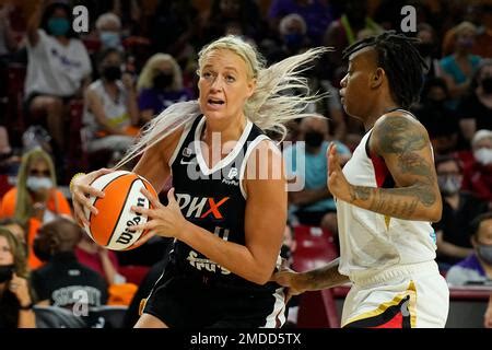 Phoenix Mercury guard Sophie Cunningham (9) warms up before an WNBA