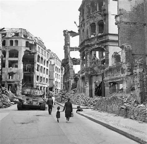 Allemagne Berlin Les Ruines De La Ville Apr S La Fin De La