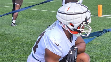 Watch Cleveland Browns RB Nick Chubb Practice For First Time Since 2023