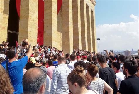 Anıtkabir e ziyaretçi akını