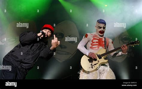 Singer Fred Durst L And Guitarist Wes Borland Of The Band Limp