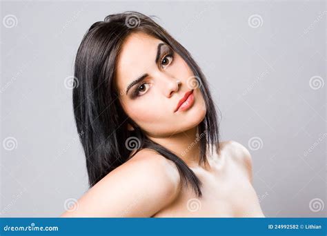 Jeune Femme Magnifique De Brunette Photo Stock Image Du Caribbean Faux