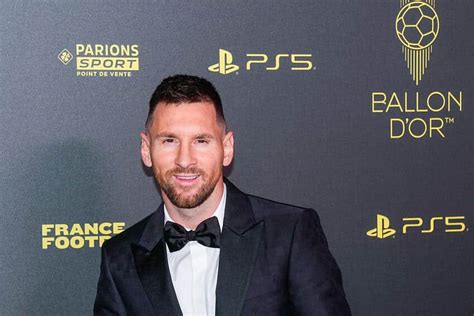 Messi vence a Bola de Ouro e é o melhor do mundo pela oitava vez