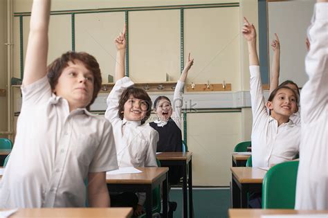 Children Raising Hands In Classroom Picture And HD Photos | Free ...