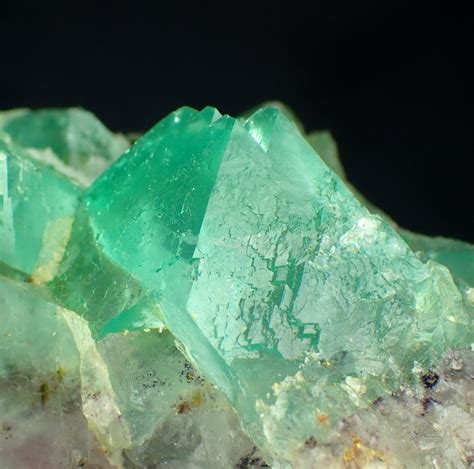 Enorme Fluorite Verde Fluorescente Cristalli Su Matrice Catawiki