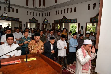 Bersama Peserta Konferensi Dai Asean Wapres Salat Ghaib Untuk Almarhum