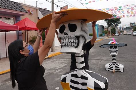 Hermoso Inauguran expo de catrinas monumentales en Tláhuac Galería