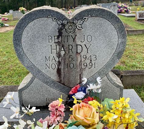 Life Tributes and Memorial Information for Betty De La Cruz 32