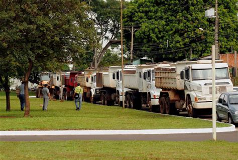 Mutirão de limpeza para combate a dengue começa pelo Bairro Guanandi