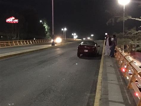 Bache Provoca Choque Y Volcadura En Paso Elevado